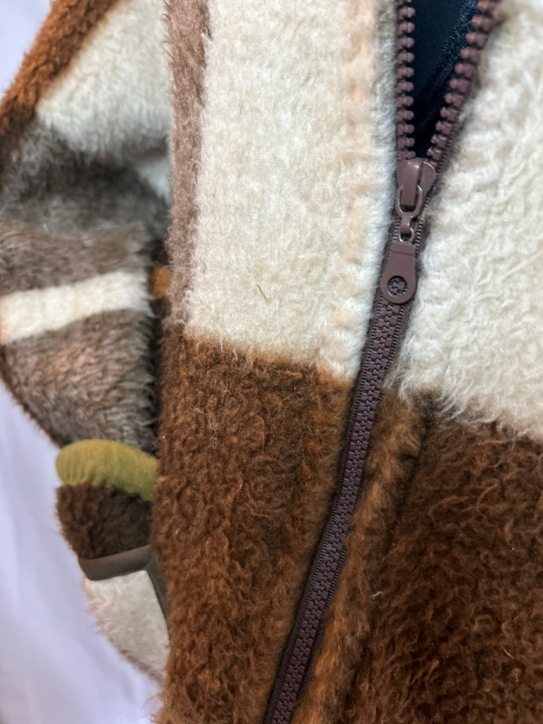 Upcycled Vintage Blanket Coat – One-of-a-Kind Brown Hooded Jacket with Zipper Closure & Deep Pockets