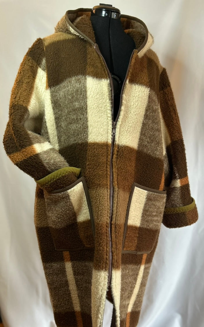 Upcycled Vintage Blanket Coat – One-of-a-Kind Brown Hooded Jacket with Zipper Closure & Deep Pockets