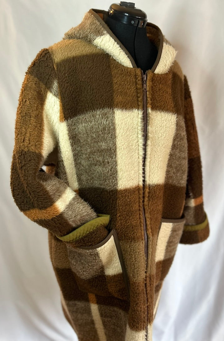 Upcycled Vintage Blanket Coat – One-of-a-Kind Brown Hooded Jacket with Zipper Closure & Deep Pockets