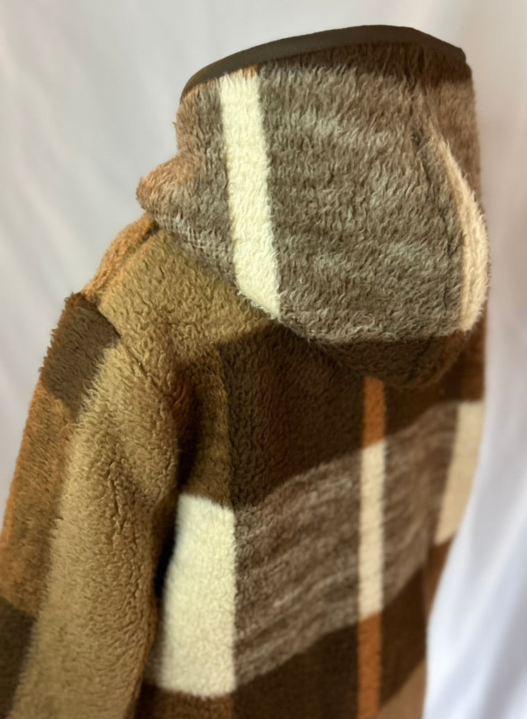 Upcycled Vintage Blanket Coat – One-of-a-Kind Brown Hooded Jacket with Zipper Closure & Deep Pockets