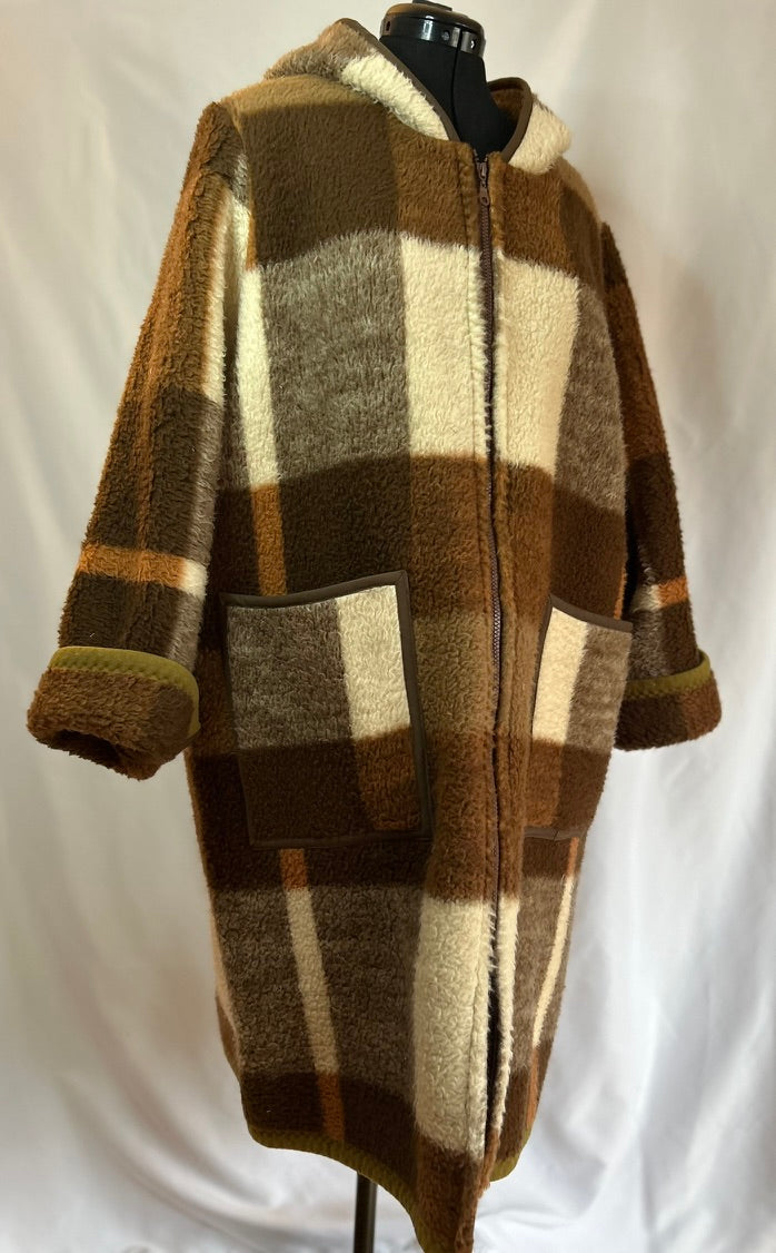 Upcycled Vintage Blanket Coat – One-of-a-Kind Brown Hooded Jacket with Zipper Closure & Deep Pockets