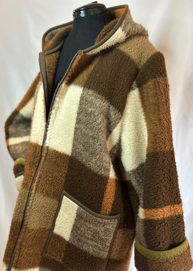 Upcycled Vintage Blanket Coat – One-of-a-Kind Brown Hooded Jacket with Zipper Closure & Deep Pockets