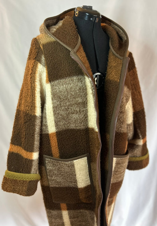 Upcycled Vintage Blanket Coat – One-of-a-Kind Brown Hooded Jacket with Zipper Closure & Deep Pockets